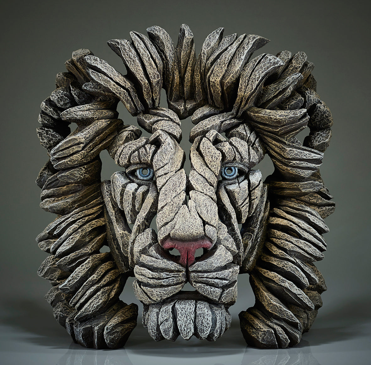 lion sculpture bust in white colouring by artist edge sculpture